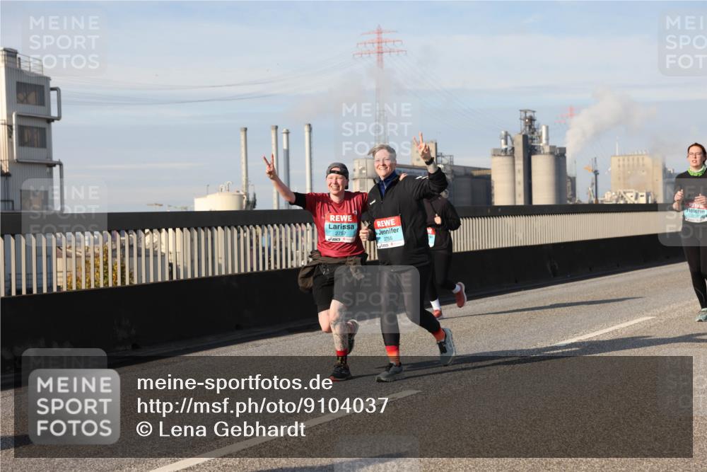 03.10.2025 - Köhlbrandbrückenlauf Lena Gebhardt http://msf.ph/oto/9104037 03.10.2025 10:12:31 Position 2 2757, 2755 meine-sportfotos.de