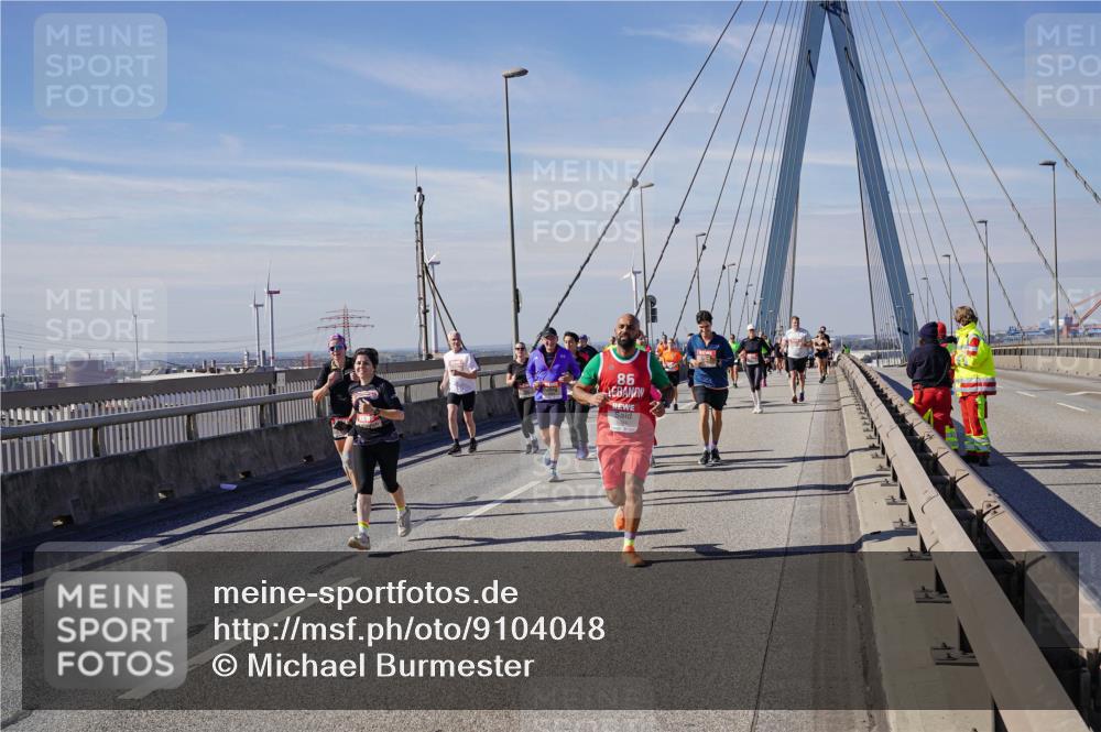 03.10.2025 - Köhlbrandbrückenlauf Michael Burmester http://msf.ph/oto/9104048 03.10.2025 12:48:25 Position 2 86 meine-sportfotos.de