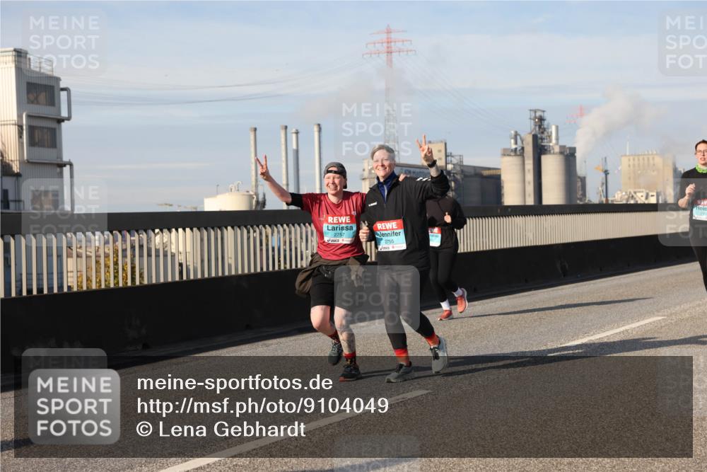 03.10.2025 - Köhlbrandbrückenlauf Lena Gebhardt http://msf.ph/oto/9104049 03.10.2025 10:12:31 Position 2 2757, 2755 meine-sportfotos.de