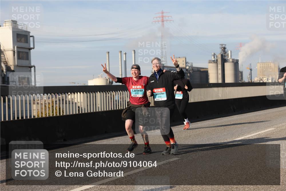 03.10.2025 - Köhlbrandbrückenlauf Lena Gebhardt http://msf.ph/oto/9104064 03.10.2025 10:12:31 Position 2 2757, 2755 meine-sportfotos.de