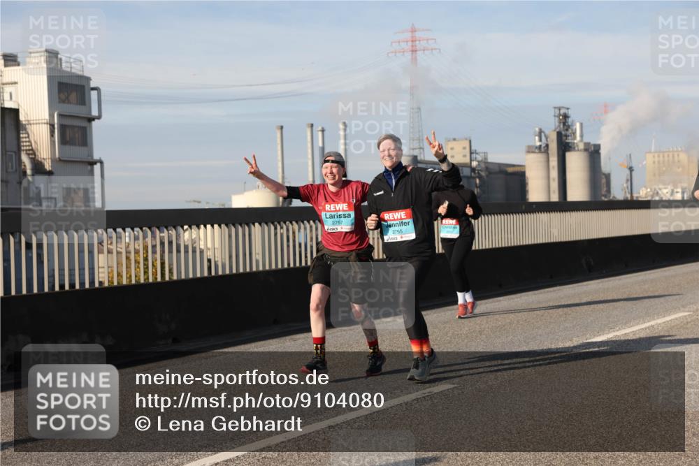 03.10.2025 - Köhlbrandbrückenlauf Lena Gebhardt http://msf.ph/oto/9104080 03.10.2025 10:12:31 Position 2 2757, 2755 meine-sportfotos.de