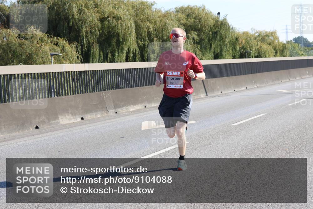 03.10.2025 - Köhlbrandbrückenlauf Strokosch-Dieckow http://msf.ph/oto/9104088 03.10.2025 12:12:02 Position 3 6016 meine-sportfotos.de