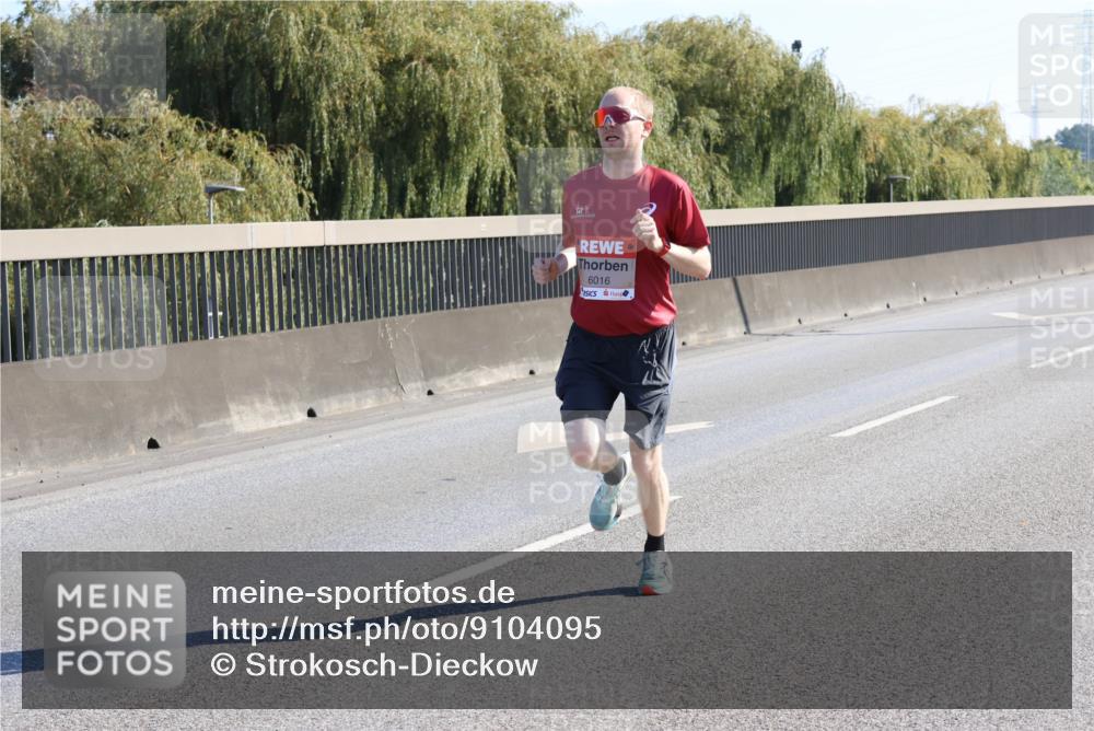 03.10.2025 - Köhlbrandbrückenlauf Strokosch-Dieckow http://msf.ph/oto/9104095 03.10.2025 12:12:02 Position 3 6016 meine-sportfotos.de