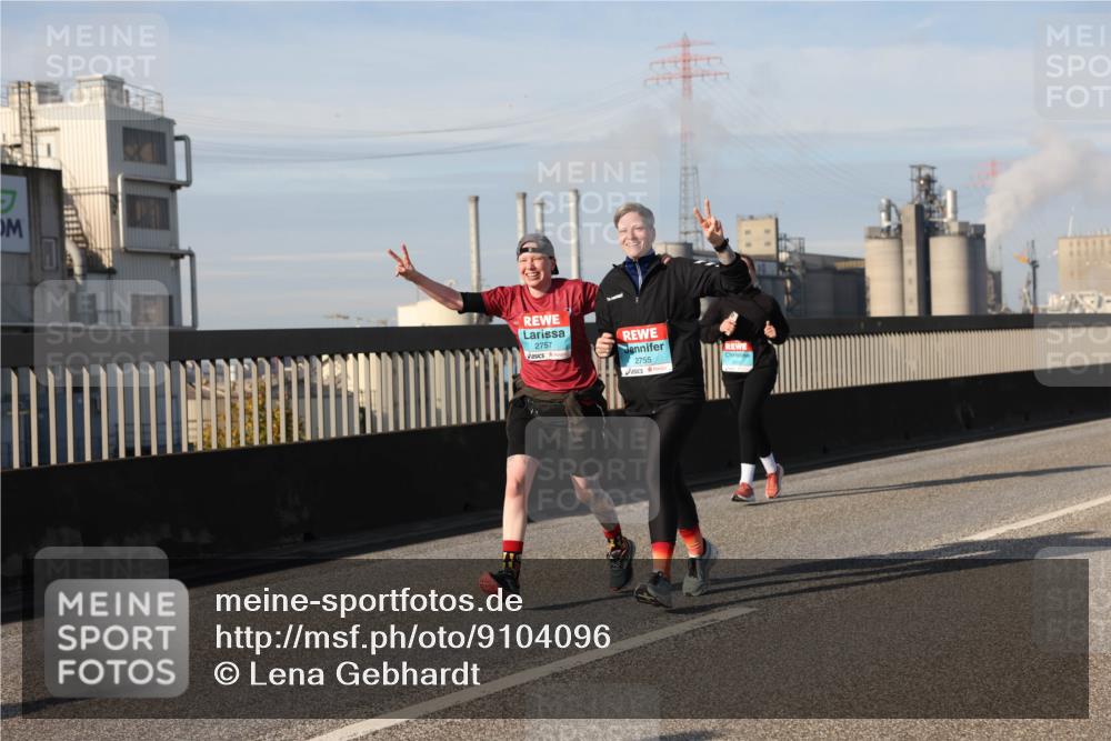 03.10.2025 - Köhlbrandbrückenlauf Lena Gebhardt http://msf.ph/oto/9104096 03.10.2025 10:12:31 Position 2 2757, 2755 meine-sportfotos.de
