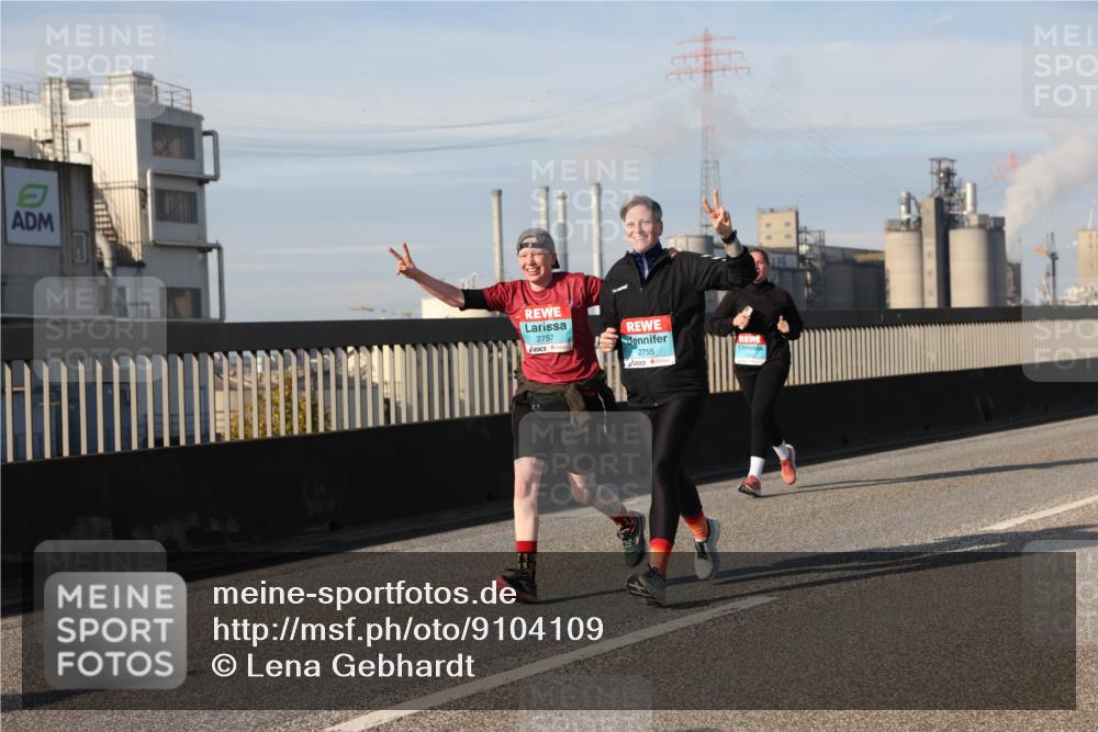 03.10.2025 - Köhlbrandbrückenlauf Lena Gebhardt http://msf.ph/oto/9104109 03.10.2025 10:12:31 Position 2 2757, 2755 meine-sportfotos.de