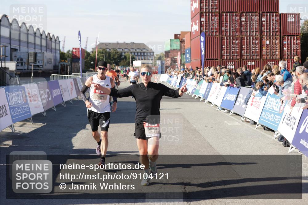 03.10.2025 - Köhlbrandbrückenlauf Jannik Wohlers http://msf.ph/oto/9104121 03.10.2025 12:58:10 Ziel 4234, 4248, 4394, 6715, 6717, 6718 meine-sportfotos.de