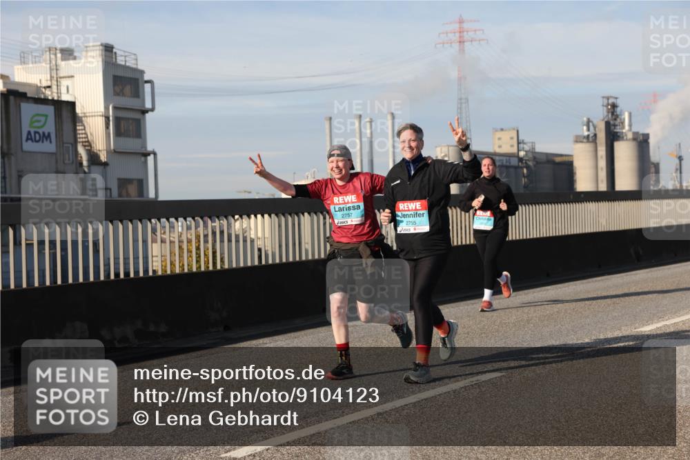 03.10.2025 - Köhlbrandbrückenlauf Lena Gebhardt http://msf.ph/oto/9104123 03.10.2025 10:12:31 Position 2 2757, 2755 meine-sportfotos.de