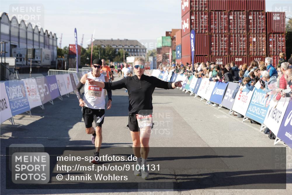 03.10.2025 - Köhlbrandbrückenlauf Jannik Wohlers http://msf.ph/oto/9104131 03.10.2025 12:58:10 Ziel 4234, 4248, 4394, 6715, 6717, 6718 meine-sportfotos.de