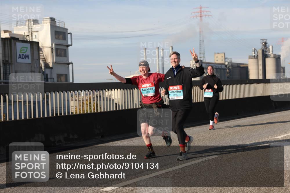 03.10.2025 - Köhlbrandbrückenlauf Lena Gebhardt http://msf.ph/oto/9104134 03.10.2025 10:12:32 Position 2 2757, 2755 meine-sportfotos.de