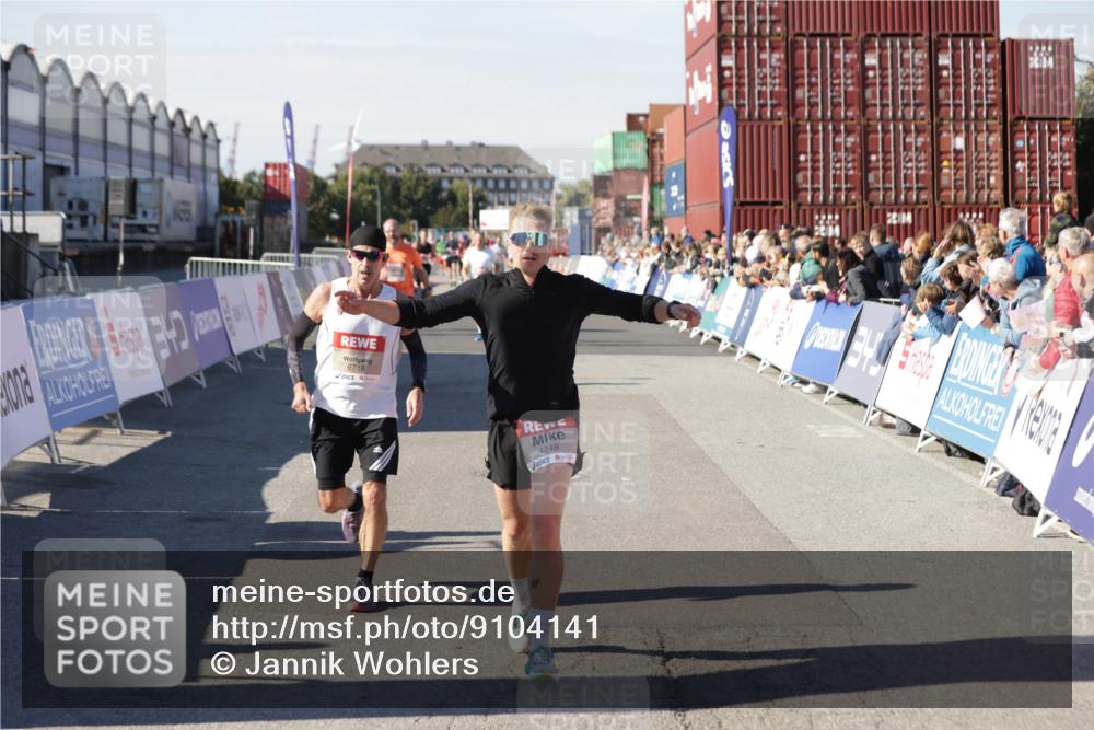 03.10.2025 - Köhlbrandbrückenlauf Jannik Wohlers http://msf.ph/oto/9104141 03.10.2025 12:58:10 Ziel 4234, 4248, 4394, 6715, 6717, 6718 meine-sportfotos.de