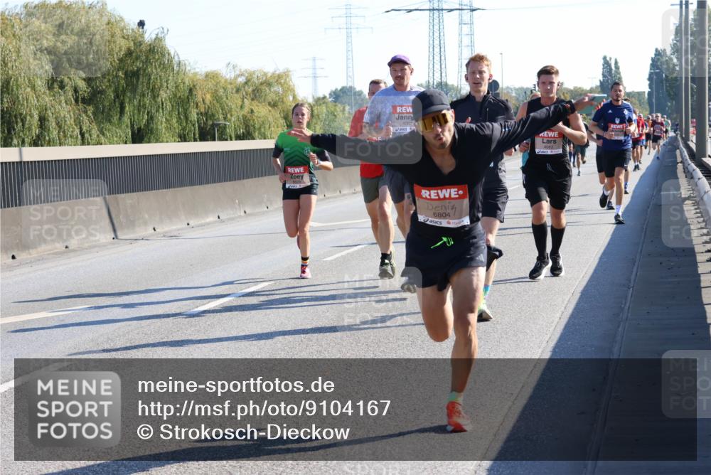 03.10.2025 - Köhlbrandbrückenlauf Strokosch-Dieckow http://msf.ph/oto/9104167 03.10.2025 12:12:12 Position 3 4087, 6804, 4083 meine-sportfotos.de