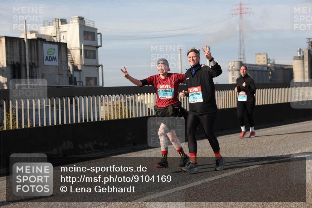 03.10.2025 - Köhlbrandbrückenlauf Lena Gebhardt http://msf.ph/oto/9104169 03.10.2025 10:12:32 Position 2 2757, 2755 meine-sportfotos.de