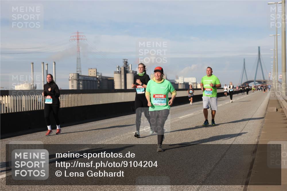 03.10.2025 - Köhlbrandbrückenlauf Lena Gebhardt http://msf.ph/oto/9104204 03.10.2025 10:12:32 Position 2 3040 meine-sportfotos.de