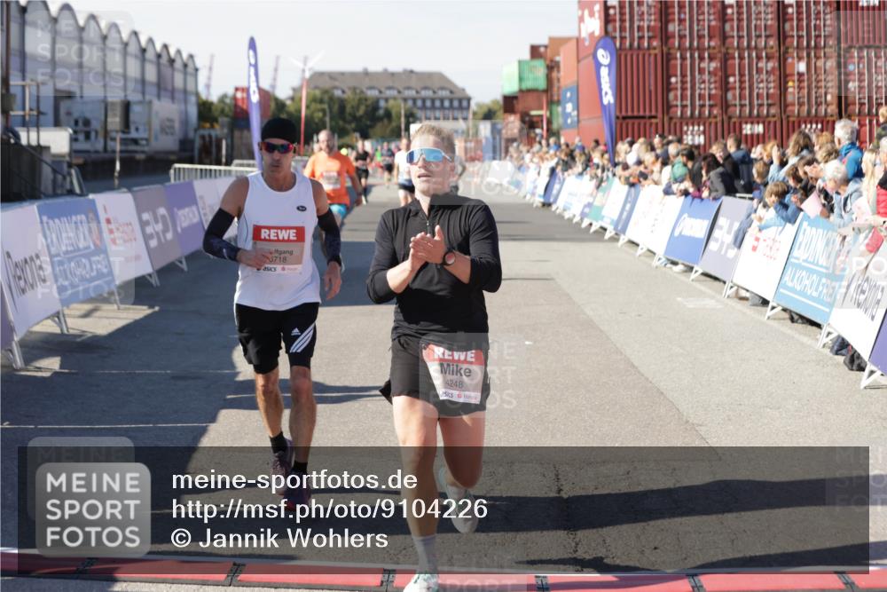 03.10.2025 - Köhlbrandbrückenlauf Jannik Wohlers http://msf.ph/oto/9104226 03.10.2025 12:58:11 Ziel 4234, 4248, 4394, 6152, 6715, 6717, 6718 meine-sportfotos.de