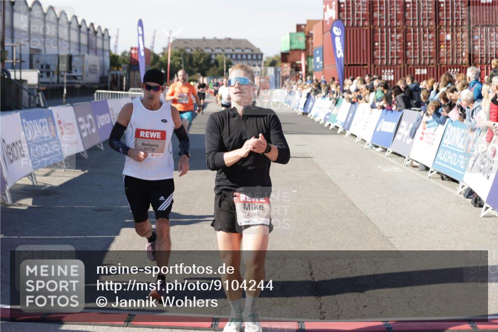 03.10.2025 - Köhlbrandbrückenlauf Jannik Wohlers http://msf.ph/oto/9104244 03.10.2025 12:58:11 Ziel 4234, 4248, 4394, 6152, 6715, 6717, 6718 meine-sportfotos.de