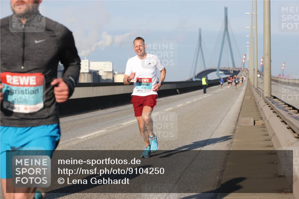 03.10.2025 - Köhlbrandbrückenlauf Lena Gebhardt http://msf.ph/oto/9104250 03.10.2025 09:38:21 Position 2 1026, 3086 meine-sportfotos.de