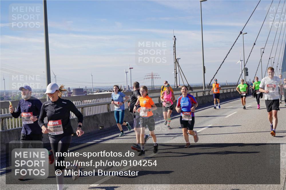 03.10.2025 - Köhlbrandbrückenlauf Michael Burmester http://msf.ph/oto/9104254 03.10.2025 12:48:32 Position 2 4873 meine-sportfotos.de