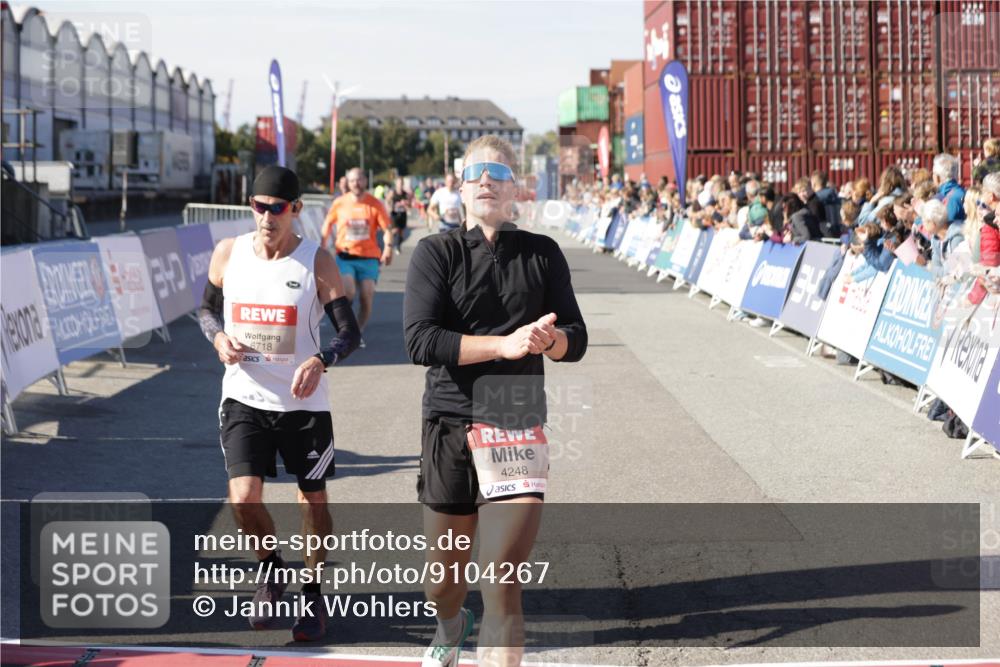 03.10.2025 - Köhlbrandbrückenlauf Jannik Wohlers http://msf.ph/oto/9104267 03.10.2025 12:58:11 Ziel 4234, 4248, 4394, 6152, 6715, 6717, 6718 meine-sportfotos.de