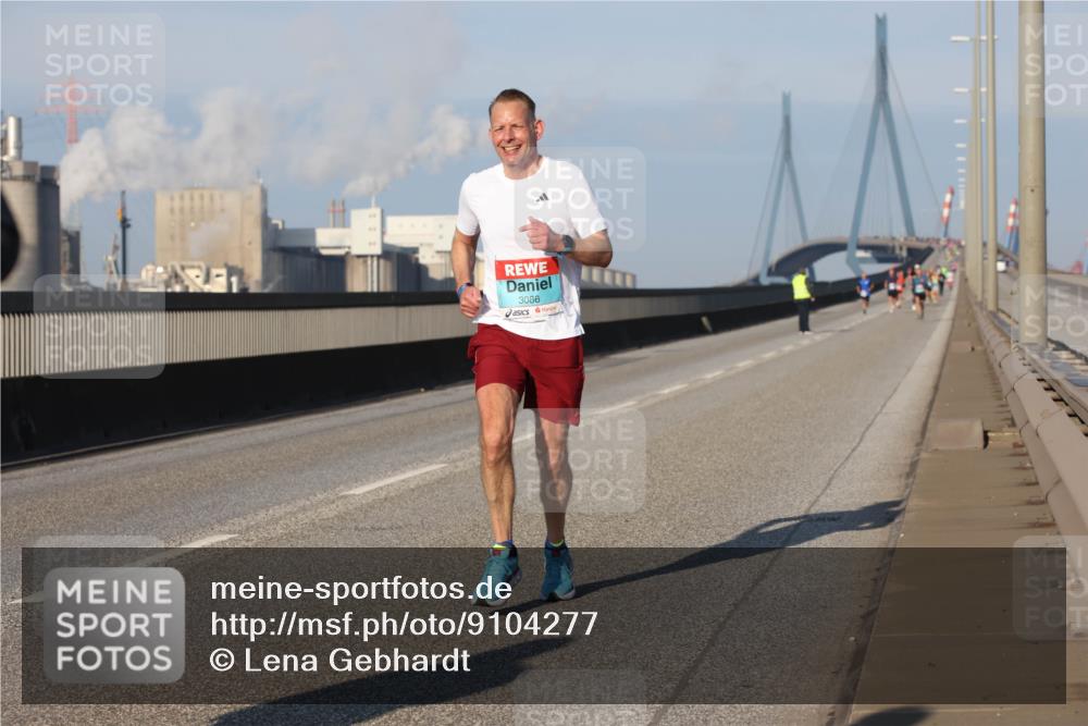 03.10.2025 - Köhlbrandbrückenlauf Lena Gebhardt http://msf.ph/oto/9104277 03.10.2025 09:38:22 Position 2 3086 meine-sportfotos.de