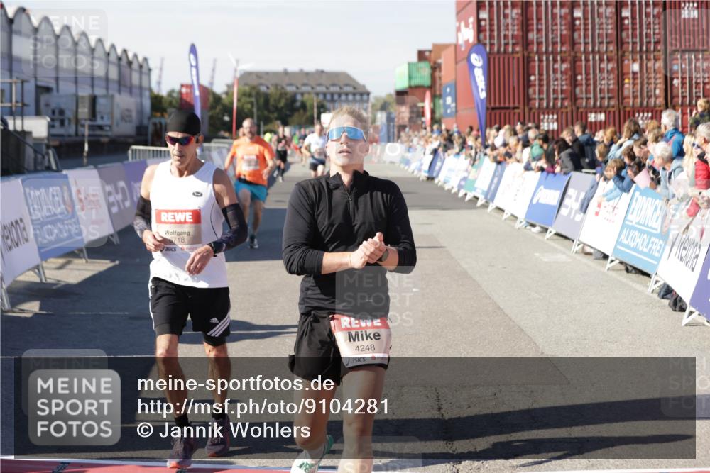 03.10.2025 - Köhlbrandbrückenlauf Jannik Wohlers http://msf.ph/oto/9104281 03.10.2025 12:58:11 Ziel 4234, 4248, 4394, 6152, 6715, 6717, 6718 meine-sportfotos.de