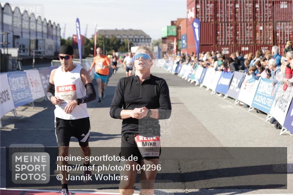 03.10.2025 - Köhlbrandbrückenlauf Jannik Wohlers http://msf.ph/oto/9104296 03.10.2025 12:58:11 Ziel 4234, 4248, 4394, 6152, 6715, 6717, 6718 meine-sportfotos.de
