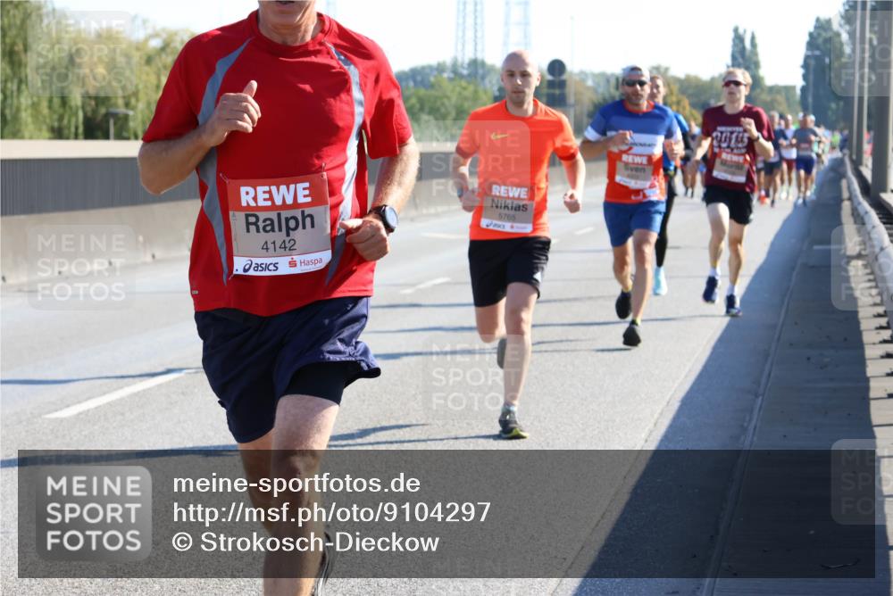 03.10.2025 - Köhlbrandbrückenlauf Strokosch-Dieckow http://msf.ph/oto/9104297 03.10.2025 12:12:26 Position 3 4142, 5765, 2010 meine-sportfotos.de