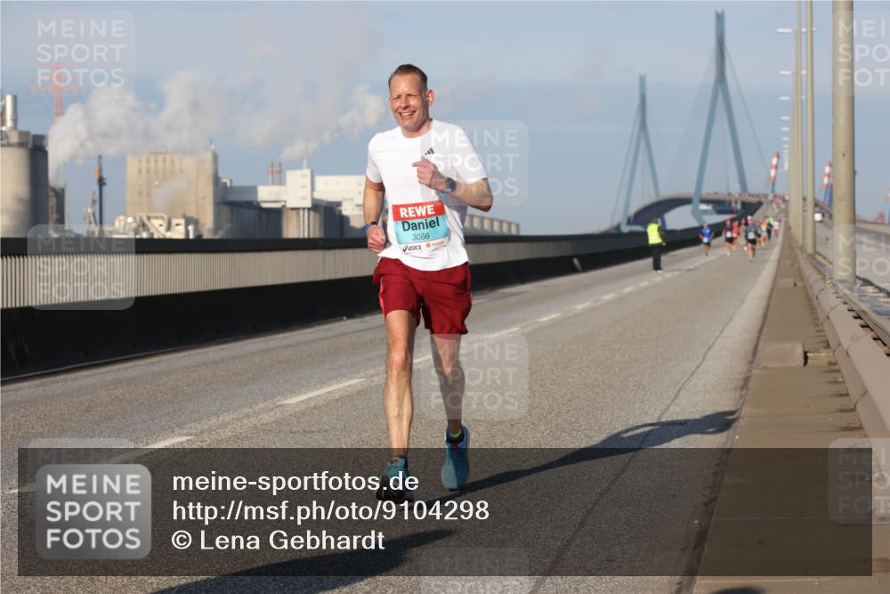 03.10.2025 - Köhlbrandbrückenlauf Lena Gebhardt http://msf.ph/oto/9104298 03.10.2025 09:38:22 Position 2 1, 3086 meine-sportfotos.de