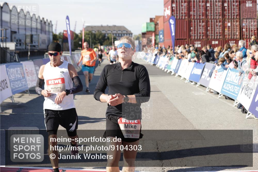 03.10.2025 - Köhlbrandbrückenlauf Jannik Wohlers http://msf.ph/oto/9104303 03.10.2025 12:58:11 Ziel 4234, 4248, 4394, 6152, 6715, 6717, 6718 meine-sportfotos.de