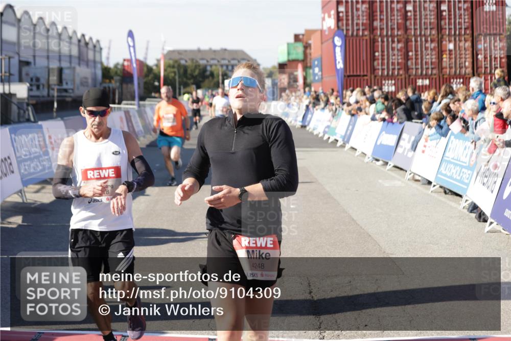 03.10.2025 - Köhlbrandbrückenlauf Jannik Wohlers http://msf.ph/oto/9104309 03.10.2025 12:58:11 Ziel 4234, 4248, 4394, 6152, 6715, 6717, 6718 meine-sportfotos.de