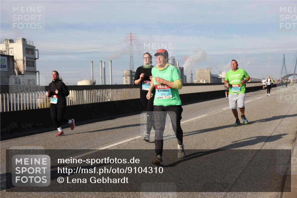 03.10.2025 - Köhlbrandbrückenlauf Lena Gebhardt http://msf.ph/oto/9104310 03.10.2025 10:12:33 Position 2 2159, 3040 meine-sportfotos.de