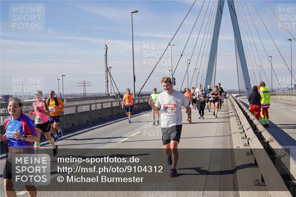 03.10.2025 - Köhlbrandbrückenlauf Michael Burmester http://msf.ph/oto/9104312 03.10.2025 12:48:33 Position 2 5711 meine-sportfotos.de