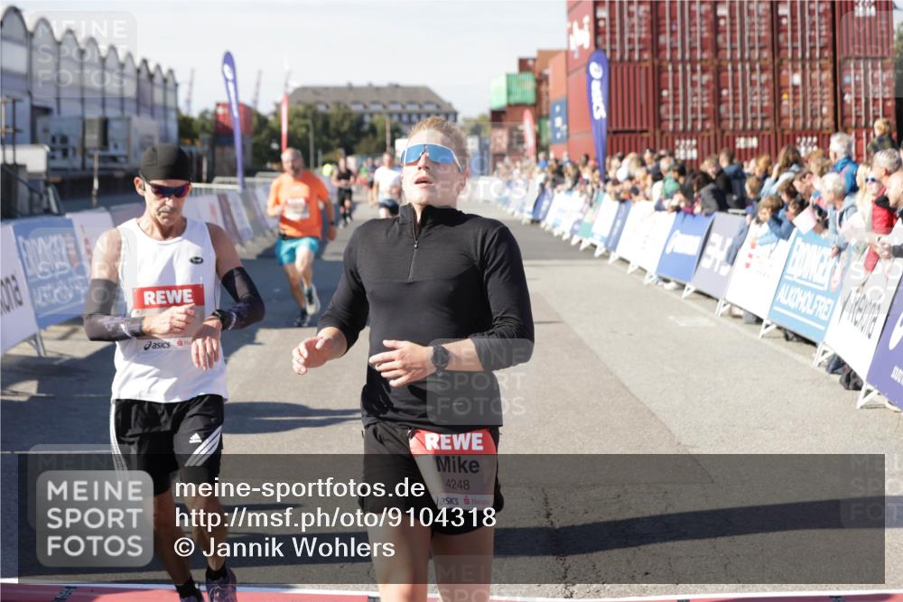 03.10.2025 - Köhlbrandbrückenlauf Jannik Wohlers http://msf.ph/oto/9104318 03.10.2025 12:58:11 Ziel 4234, 4248, 4394, 6152, 6715, 6717, 6718 meine-sportfotos.de