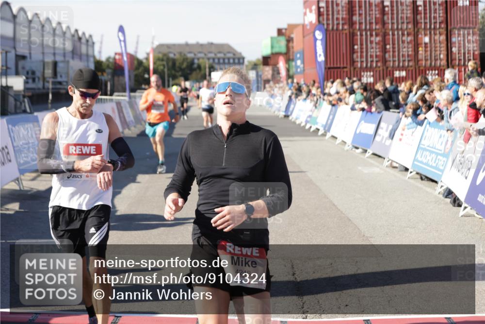 03.10.2025 - Köhlbrandbrückenlauf Jannik Wohlers http://msf.ph/oto/9104324 03.10.2025 12:58:11 Ziel 4234, 4248, 4394, 6152, 6715, 6717, 6718 meine-sportfotos.de
