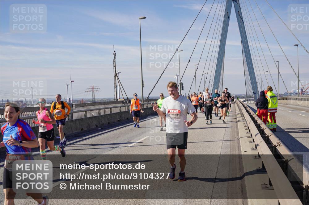 03.10.2025 - Köhlbrandbrückenlauf Michael Burmester http://msf.ph/oto/9104327 03.10.2025 12:48:34 Position 2 5711, 4244 meine-sportfotos.de