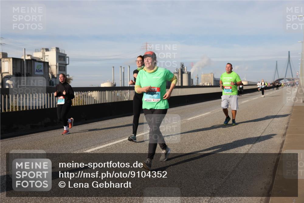 03.10.2025 - Köhlbrandbrückenlauf Lena Gebhardt http://msf.ph/oto/9104352 03.10.2025 10:12:34 Position 2 3040 meine-sportfotos.de