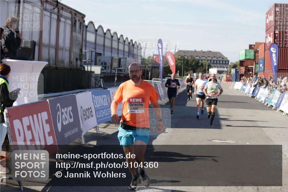 03.10.2025 - Köhlbrandbrückenlauf Jannik Wohlers http://msf.ph/oto/9104360 03.10.2025 12:58:14 Ziel 4099, 4234, 4248, 4394, 6152, 6715, 6717, 6718, 6732 meine-sportfotos.de