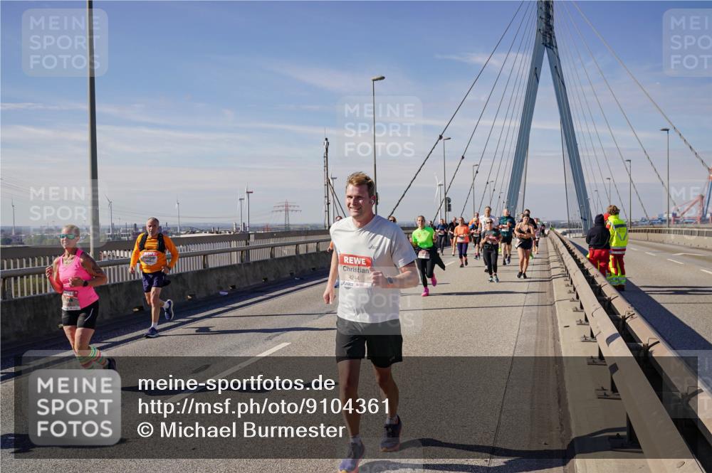 03.10.2025 - Köhlbrandbrückenlauf Michael Burmester http://msf.ph/oto/9104361 03.10.2025 12:48:34 Position 2 4244 meine-sportfotos.de