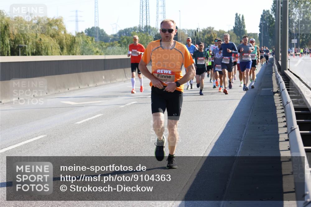 03.10.2025 - Köhlbrandbrückenlauf Strokosch-Dieckow http://msf.ph/oto/9104363 03.10.2025 12:12:33 Position 3 1037 meine-sportfotos.de