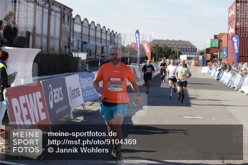 03.10.2025 - Köhlbrandbrückenlauf Jannik Wohlers http://msf.ph/oto/9104369 03.10.2025 12:58:14 Ziel 4099, 4234, 4248, 4394, 6152, 6715, 6717, 6718, 6732 meine-sportfotos.de