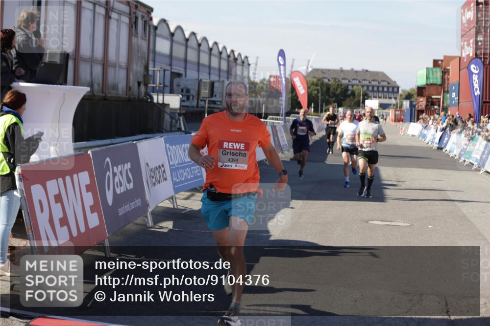 03.10.2025 - Köhlbrandbrückenlauf Jannik Wohlers http://msf.ph/oto/9104376 03.10.2025 12:58:14 Ziel 4099, 4234, 4248, 4394, 6152, 6715, 6717, 6718, 6732 meine-sportfotos.de