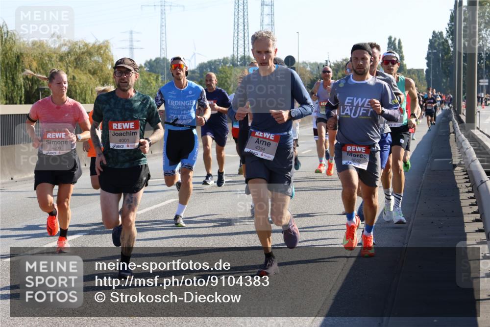 03.10.2025 - Köhlbrandbrückenlauf Strokosch-Dieckow http://msf.ph/oto/9104383 03.10.2025 12:12:38 Position 3 4209, 4001, 4034, 6002 meine-sportfotos.de