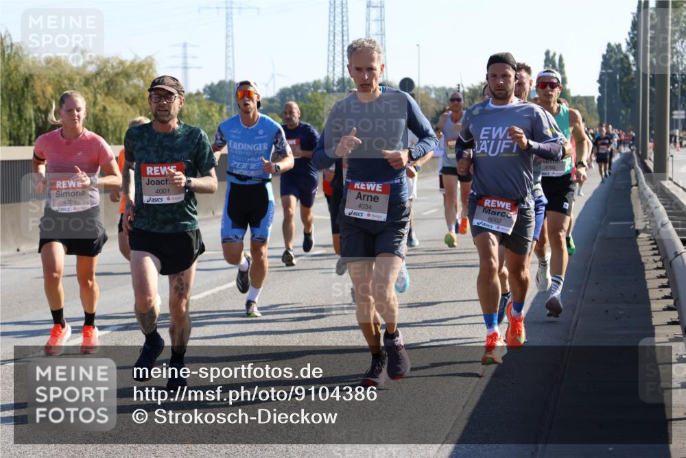 03.10.2025 - Köhlbrandbrückenlauf Strokosch-Dieckow http://msf.ph/oto/9104386 03.10.2025 12:12:38 Position 3 4209, 4001, 4034, 6002, 4030 meine-sportfotos.de