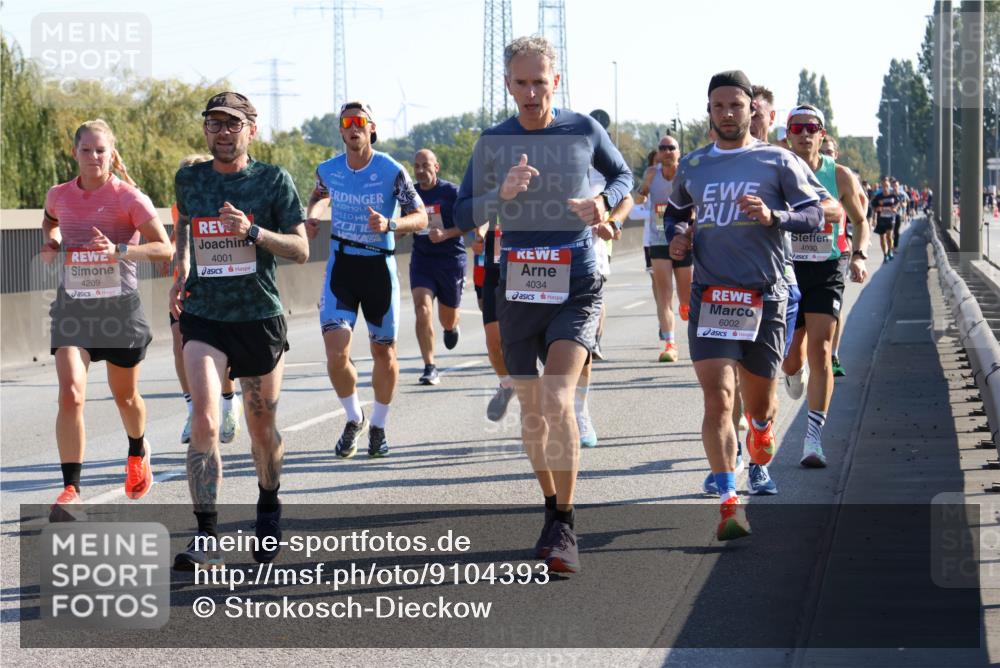 03.10.2025 - Köhlbrandbrückenlauf Strokosch-Dieckow http://msf.ph/oto/9104393 03.10.2025 12:12:38 Position 3 4209, 4001, 4034, 6002, 4030 meine-sportfotos.de