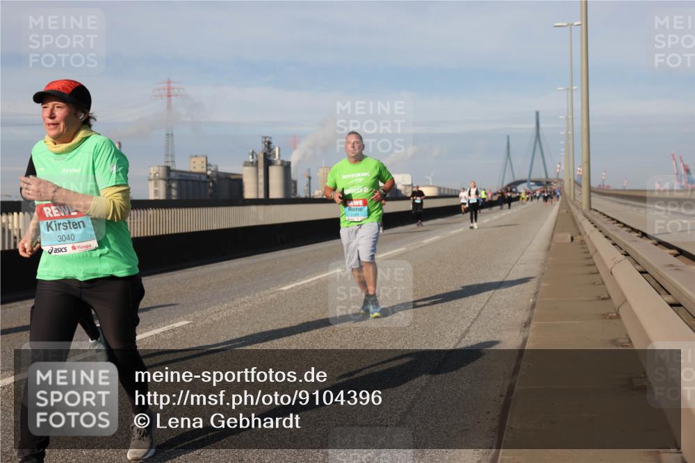 03.10.2025 - Köhlbrandbrückenlauf Lena Gebhardt http://msf.ph/oto/9104396 03.10.2025 10:12:34 Position 2 3040 meine-sportfotos.de