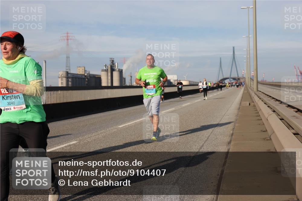 03.10.2025 - Köhlbrandbrückenlauf Lena Gebhardt http://msf.ph/oto/9104407 03.10.2025 10:12:34 Position 2 3040 meine-sportfotos.de