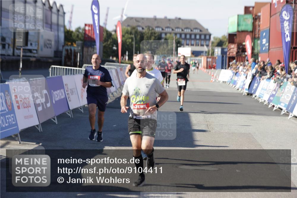 03.10.2025 - Köhlbrandbrückenlauf Jannik Wohlers http://msf.ph/oto/9104411 03.10.2025 12:58:15 Ziel 4083, 4099, 4234, 4248, 4394, 6152, 6717, 6718, 6732 meine-sportfotos.de
