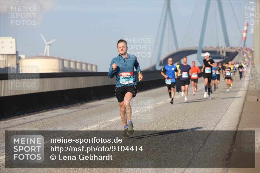 03.10.2025 - Köhlbrandbrückenlauf Lena Gebhardt http://msf.ph/oto/9104414 03.10.2025 09:38:39 Position 2 3350 meine-sportfotos.de