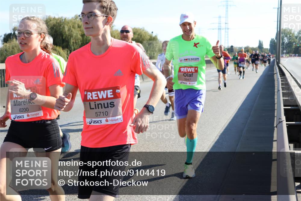 03.10.2025 - Köhlbrandbrückenlauf Strokosch-Dieckow http://msf.ph/oto/9104419 03.10.2025 12:12:45 Position 3 5947, 6200, 5710 meine-sportfotos.de