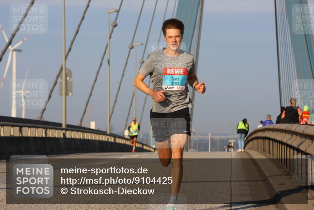 03.10.2025 - Köhlbrandbrückenlauf Strokosch-Dieckow http://msf.ph/oto/9104425 03.10.2025 09:29:33 Position 2 3782 meine-sportfotos.de