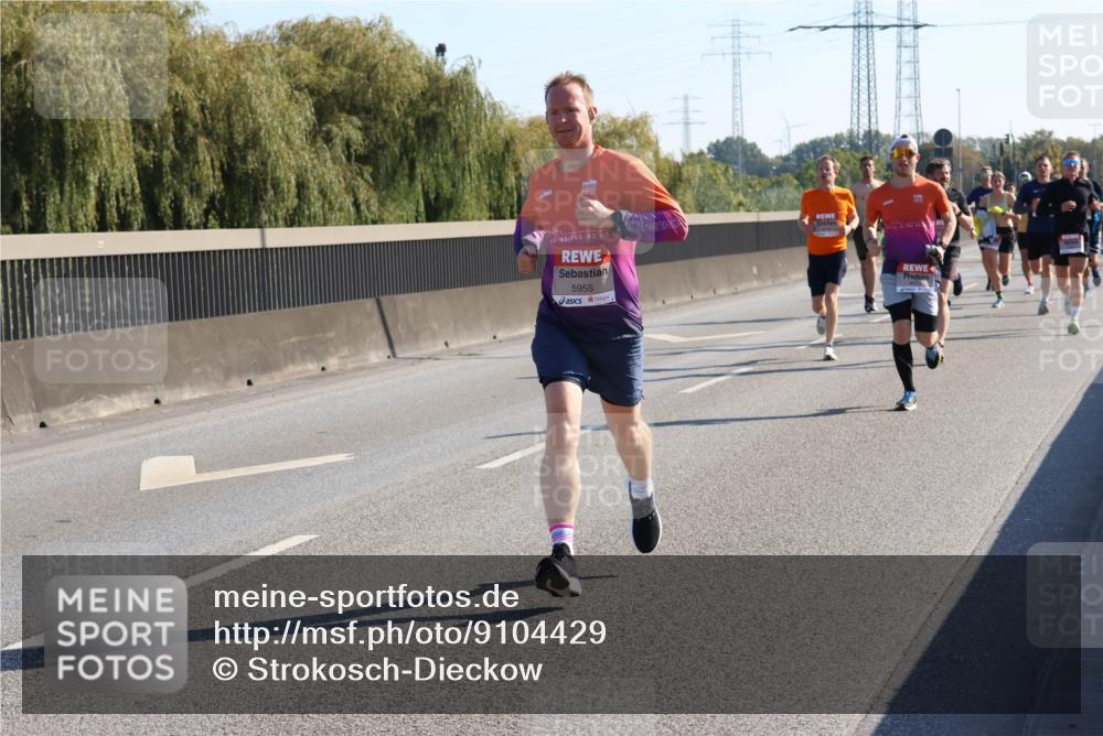 03.10.2025 - Köhlbrandbrückenlauf Strokosch-Dieckow http://msf.ph/oto/9104429 03.10.2025 12:12:47 Position 3 5, 42, 195, 42, 5, 4, 5955 meine-sportfotos.de
